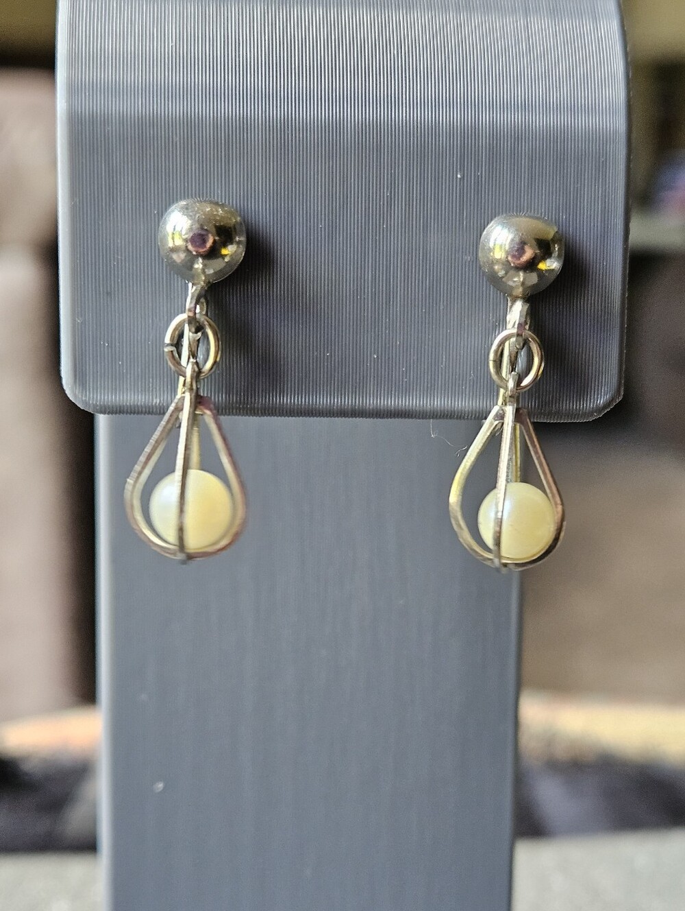 Vintage Classic Drop Pearl Clip-on Earrings in Silver Tone